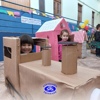 Alunos criam brinquedos a partir de caixas | Infantil 3