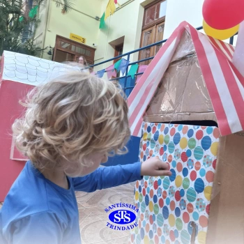Alunos criam brinquedos a partir de caixas | Infantil 3