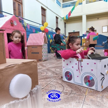 Alunos criam brinquedos a partir de caixas | Infantil 3