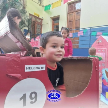 Alunos criam brinquedos a partir de caixas | Infantil 3