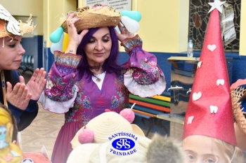 Colégio recebe a escritora e contadora de histórias Léia Cassol