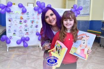 Colégio recebe a escritora e contadora de histórias Léia Cassol