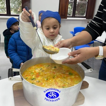 Sopa com legumes estimula a alimentação saudável e aumenta o vocabulário em inglês