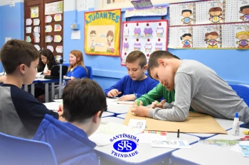 Alunos do 3º ano desenvolvem habilidades de oratória em apresentação