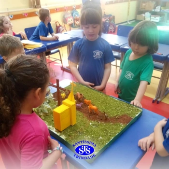 Alunos constroem maquete para estudar a história da cidade | Infantil 4