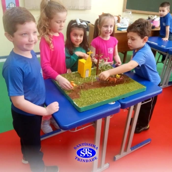 Alunos constroem maquete para estudar a história da cidade | Infantil 4