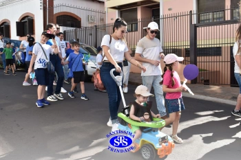 Caminhada Franciscana pela Paz reúne famílias para espalhar a paz e o bem