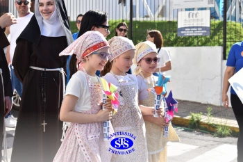 Caminhada Franciscana pela Paz reúne famílias para espalhar a paz e o bem