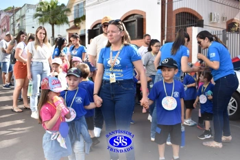 Caminhada Franciscana pela Paz reúne famílias para espalhar a paz e o bem
