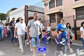 Caminhada Franciscana pela Paz reúne famílias para espalhar a paz e o bem