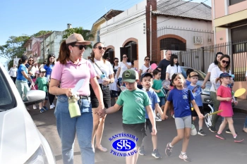 Caminhada Franciscana pela Paz reúne famílias para espalhar a paz e o bem