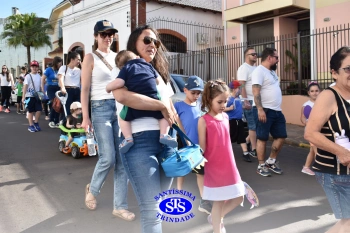Caminhada Franciscana pela Paz reúne famílias para espalhar a paz e o bem