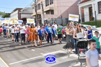 Caminhada Franciscana pela Paz reúne famílias para espalhar a paz e o bem