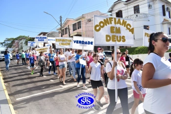 Caminhada Franciscana pela Paz reúne famílias para espalhar a paz e o bem