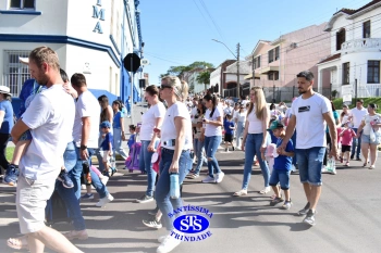 Caminhada Franciscana pela Paz reúne famílias para espalhar a paz e o bem