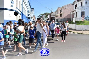 Caminhada Franciscana pela Paz reúne famílias para espalhar a paz e o bem