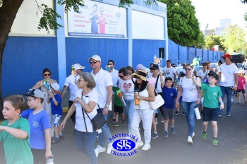 Caminhada Franciscana pela Paz reúne famílias para espalhar a paz e o bem