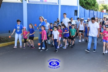 Caminhada Franciscana pela Paz reúne famílias para espalhar a paz e o bem