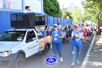 Caminhada Franciscana pela Paz reúne famílias para espalhar a paz e o bem