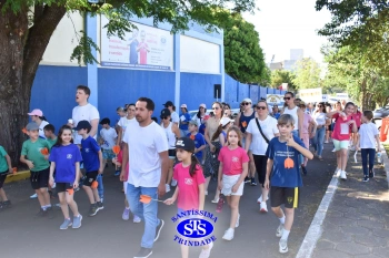 Caminhada Franciscana pela Paz reúne famílias para espalhar a paz e o bem