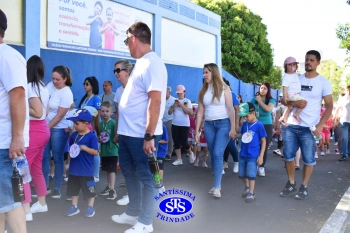 Caminhada Franciscana pela Paz reúne famílias para espalhar a paz e o bem