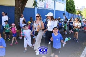 Caminhada Franciscana pela Paz reúne famílias para espalhar a paz e o bem