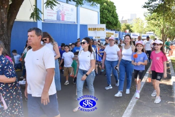 Caminhada Franciscana pela Paz reúne famílias para espalhar a paz e o bem