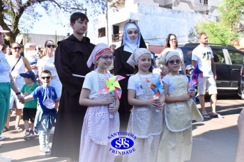 Caminhada Franciscana pela Paz reúne famílias para espalhar a paz e o bem
