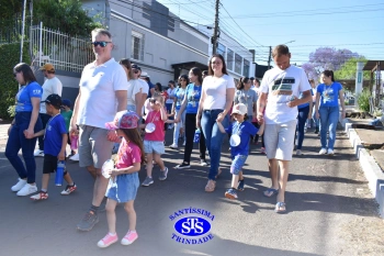 Caminhada Franciscana pela Paz reúne famílias para espalhar a paz e o bem