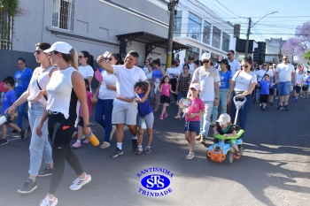 Caminhada Franciscana pela Paz reúne famílias para espalhar a paz e o bem