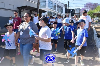 Caminhada Franciscana pela Paz reúne famílias para espalhar a paz e o bem