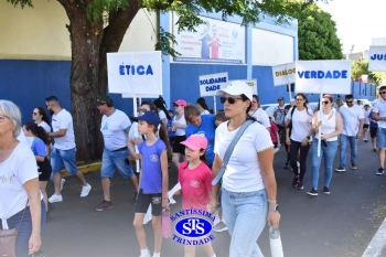 Caminhada Franciscana pela Paz reúne famílias para espalhar a paz e o bem