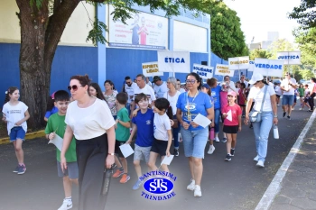 Caminhada Franciscana pela Paz reúne famílias para espalhar a paz e o bem