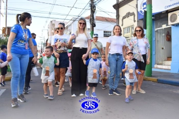 Caminhada Franciscana pela Paz reúne famílias para espalhar a paz e o bem