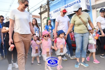 Caminhada Franciscana pela Paz reúne famílias para espalhar a paz e o bem