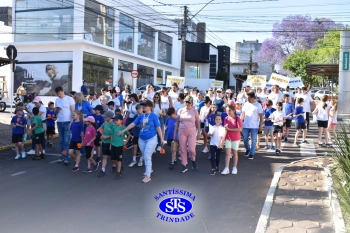 Caminhada Franciscana pela Paz reúne famílias para espalhar a paz e o bem