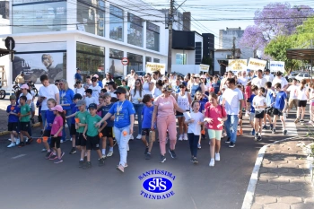 Caminhada Franciscana pela Paz reúne famílias para espalhar a paz e o bem