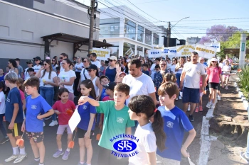 Caminhada Franciscana pela Paz reúne famílias para espalhar a paz e o bem