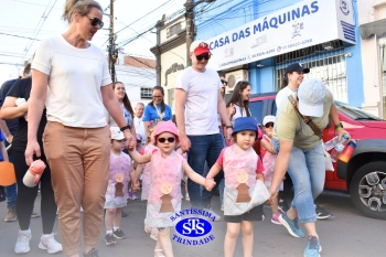 Caminhada Franciscana pela Paz reúne famílias para espalhar a paz e o bem