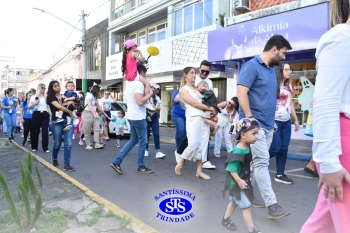Caminhada Franciscana pela Paz reúne famílias para espalhar a paz e o bem