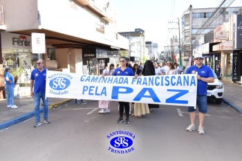 Caminhada Franciscana pela Paz reúne famílias para espalhar a paz e o bem