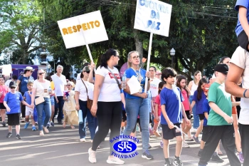 Caminhada Franciscana pela Paz reúne famílias para espalhar a paz e o bem