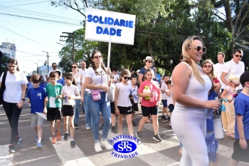 Caminhada Franciscana pela Paz reúne famílias para espalhar a paz e o bem