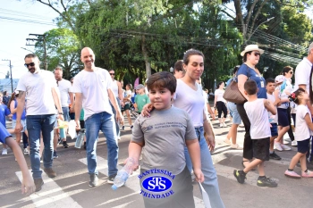 Caminhada Franciscana pela Paz reúne famílias para espalhar a paz e o bem