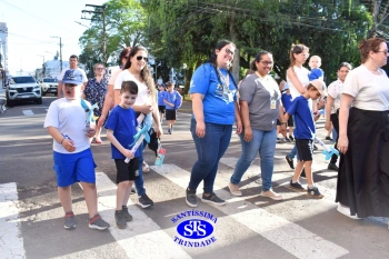 Caminhada Franciscana pela Paz reúne famílias para espalhar a paz e o bem