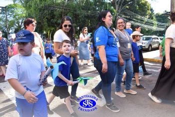 Caminhada Franciscana pela Paz reúne famílias para espalhar a paz e o bem