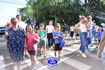 Caminhada Franciscana pela Paz reúne famílias para espalhar a paz e o bem