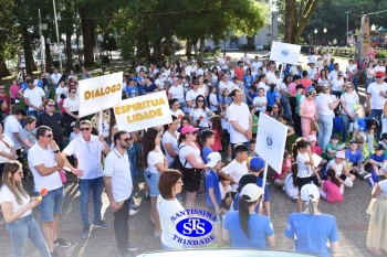 Caminhada Franciscana pela Paz reúne famílias para espalhar a paz e o bem