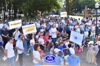Caminhada Franciscana pela Paz reúne famílias para espalhar a paz e o bem
