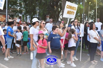 Caminhada Franciscana pela Paz reúne famílias para espalhar a paz e o bem